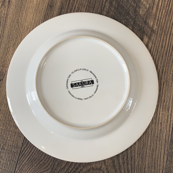 Sakura Desert Plate “Glamour Girls” - Picture 2 of 2